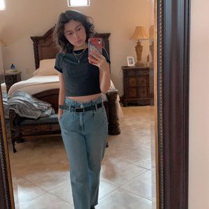 Meet your Posher, Anaih